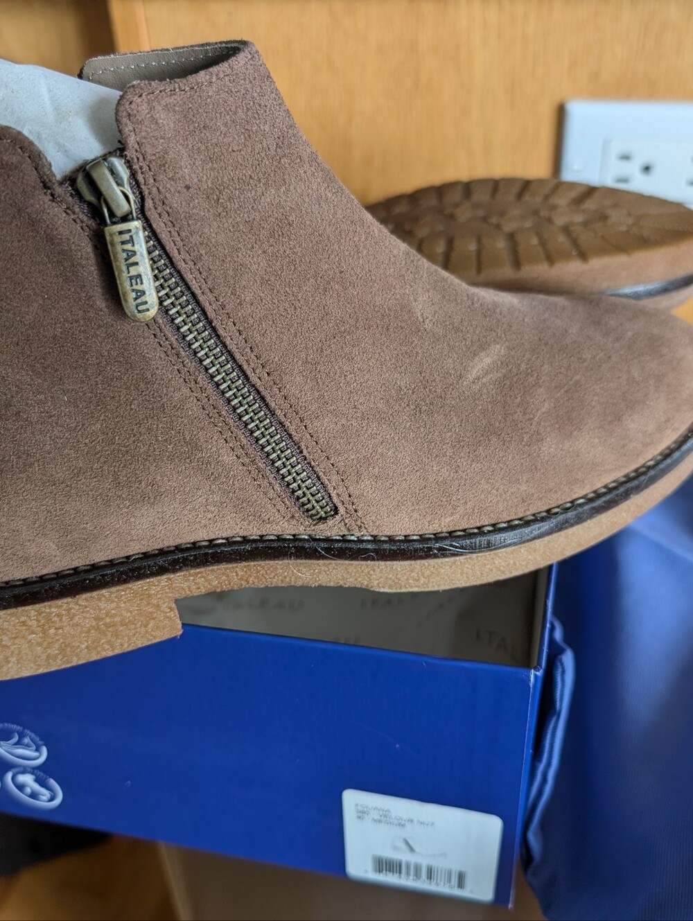 NWT Italeau waterproof Foliana booties size 40 (US 8.5-9.5) Color 380 Velour Nut
